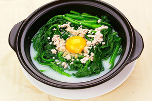 菠菜蛋黄汤